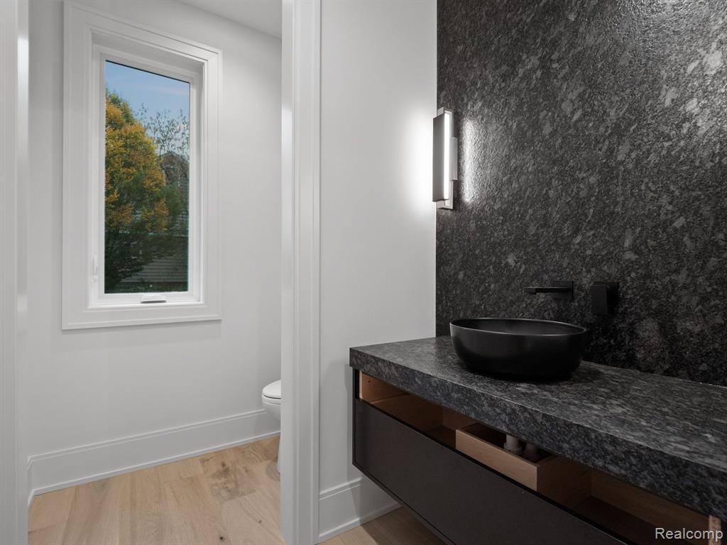 487 Madison Street Birmingham, MI 48009 - Photo 20 of 43 Gallery Image 20