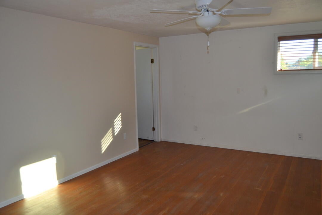 2911 Leonard Road Grants Pass, OR 97527 - Photo 17 of 23 DSC_1346