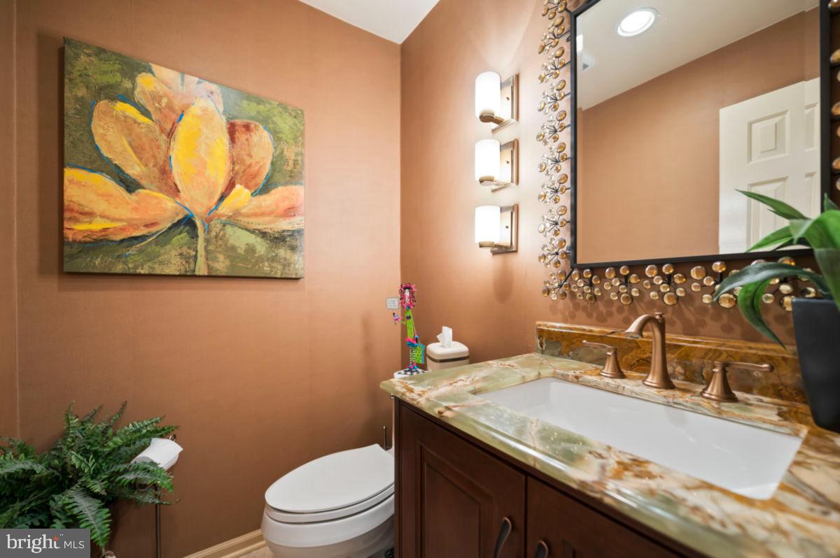 1044 Beaumont Road Berwyn, PA 19312 - Photo 15 of 36 Powder Room