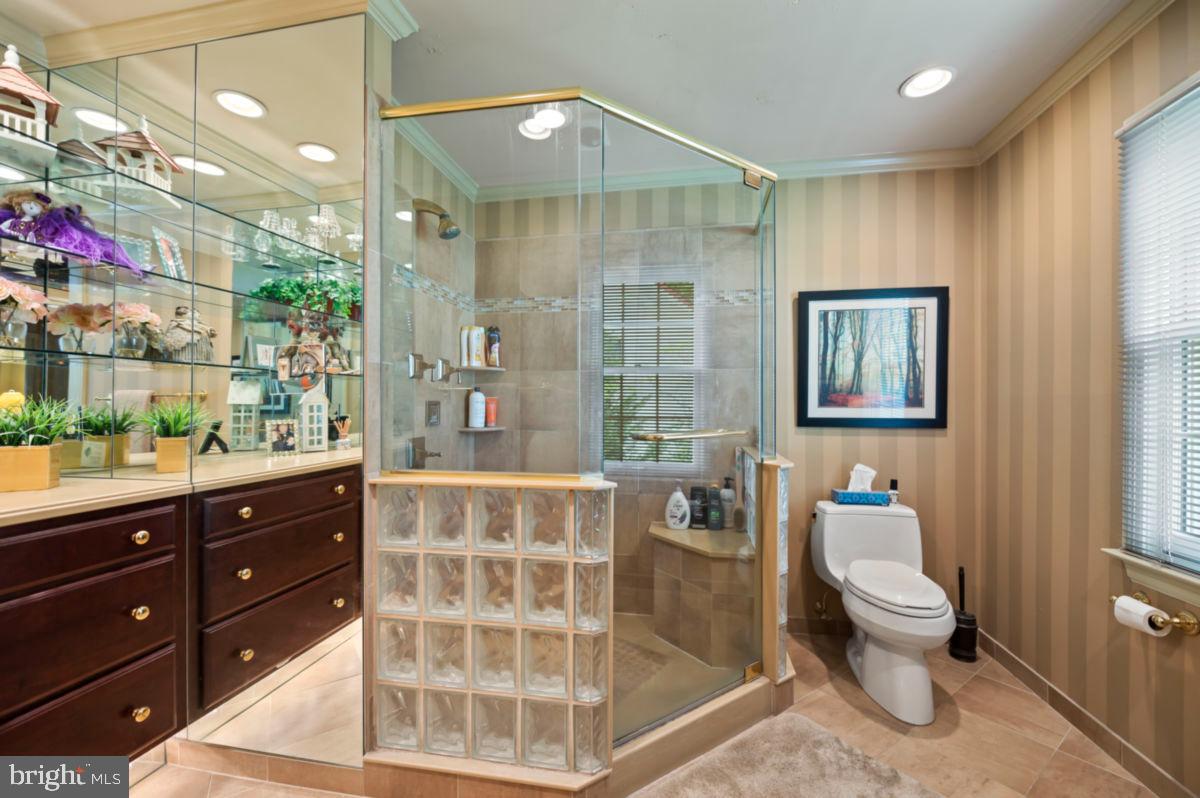 1044 Beaumont Road Berwyn, PA 19312 - Photo 24 of 36 Primary Bathroom