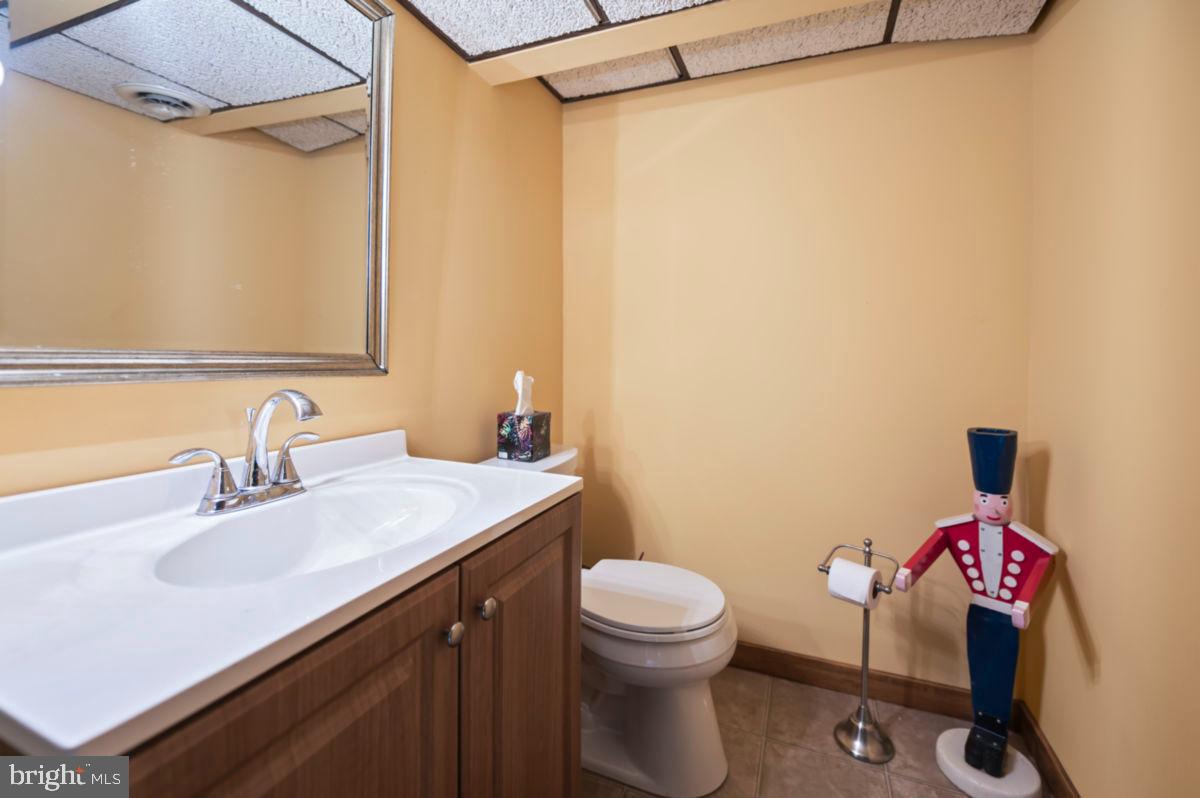 1044 Beaumont Road Berwyn, PA 19312 - Photo 34 of 36 Powder Room