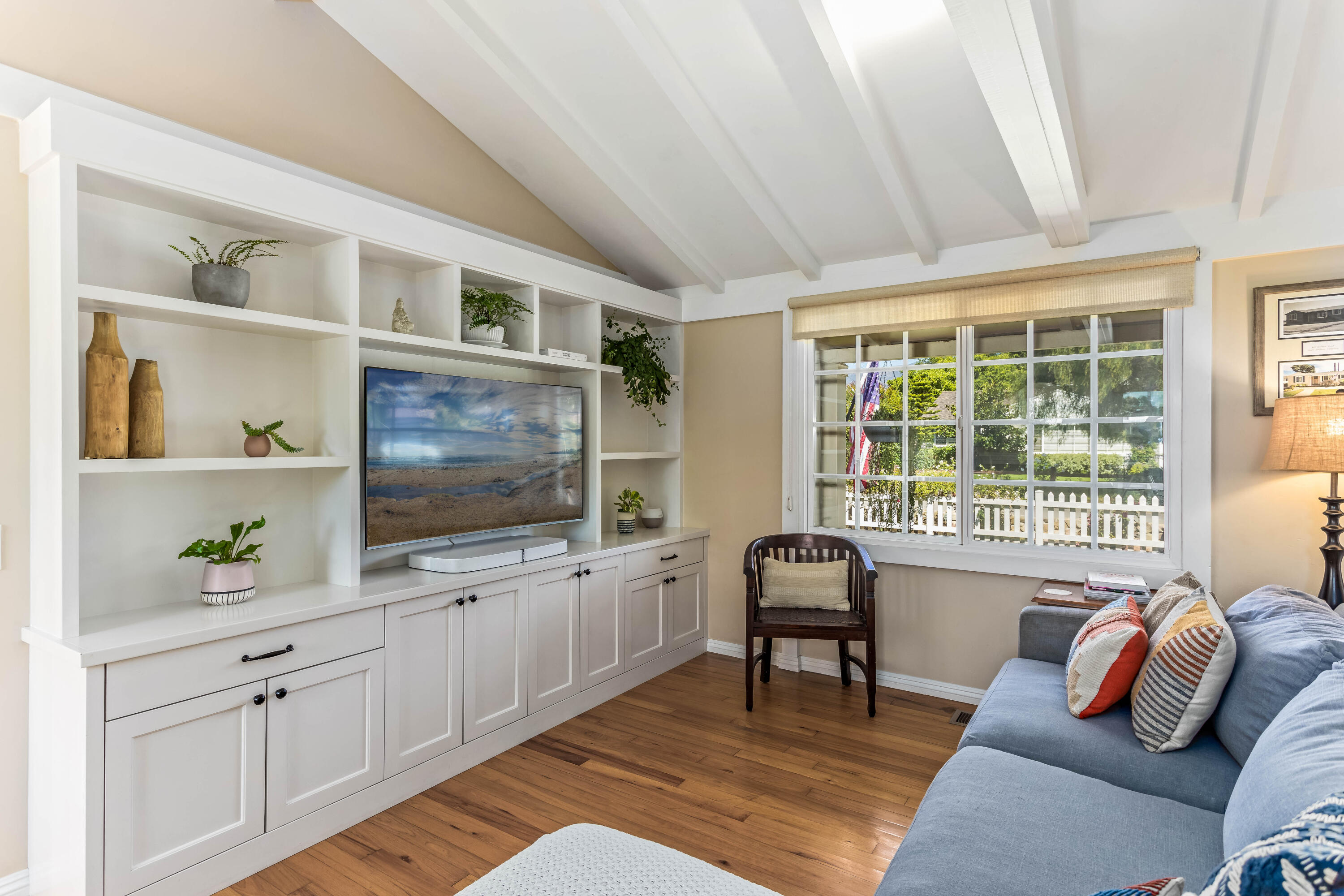 441 Baldwin Road Santa Barbara, CA 93105 - Photo 3 of 16 Living Room