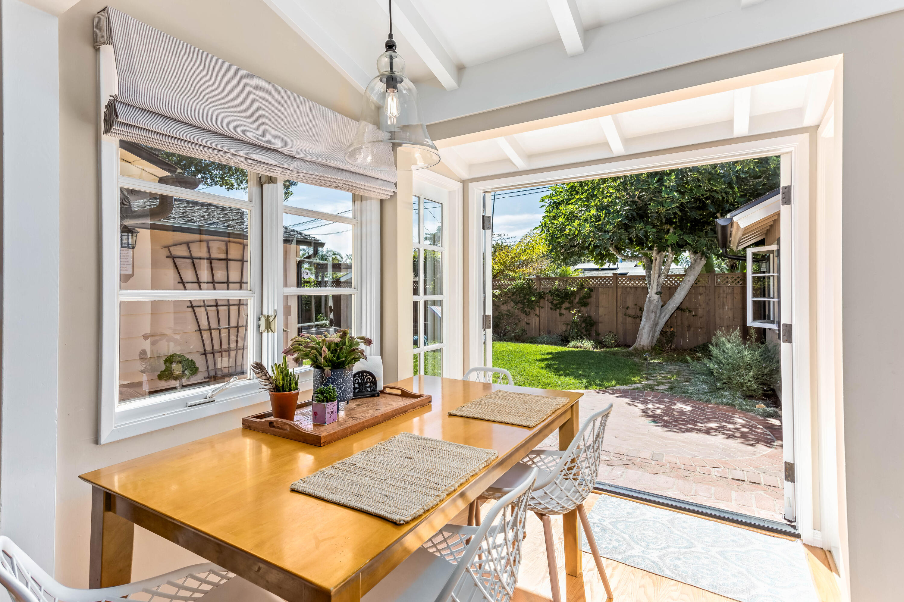 441 Baldwin Road Santa Barbara, CA 93105 - Photo 7 of 16 Dining