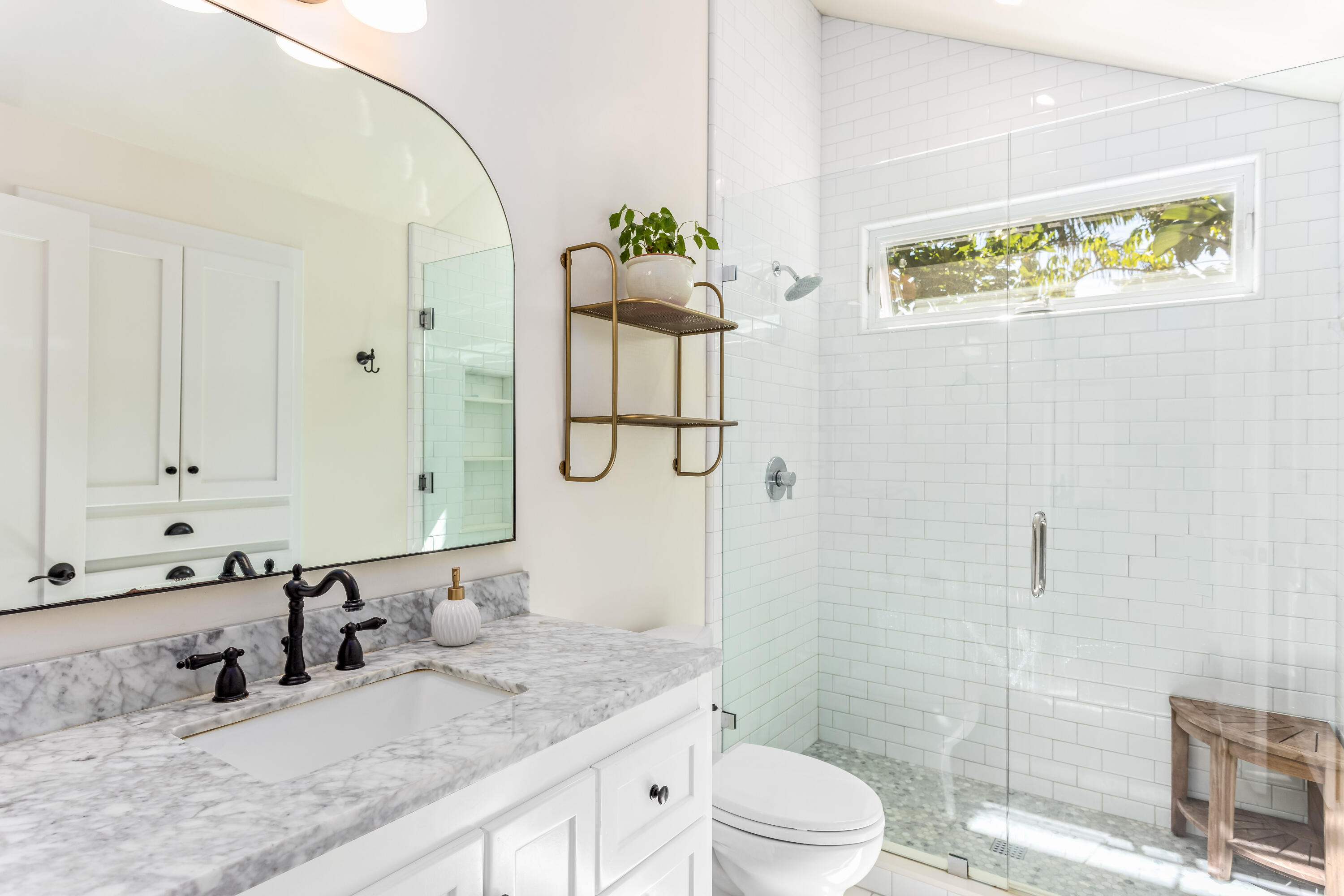 441 Baldwin Road Santa Barbara, CA 93105 - Photo 9 of 16 Primary Bath