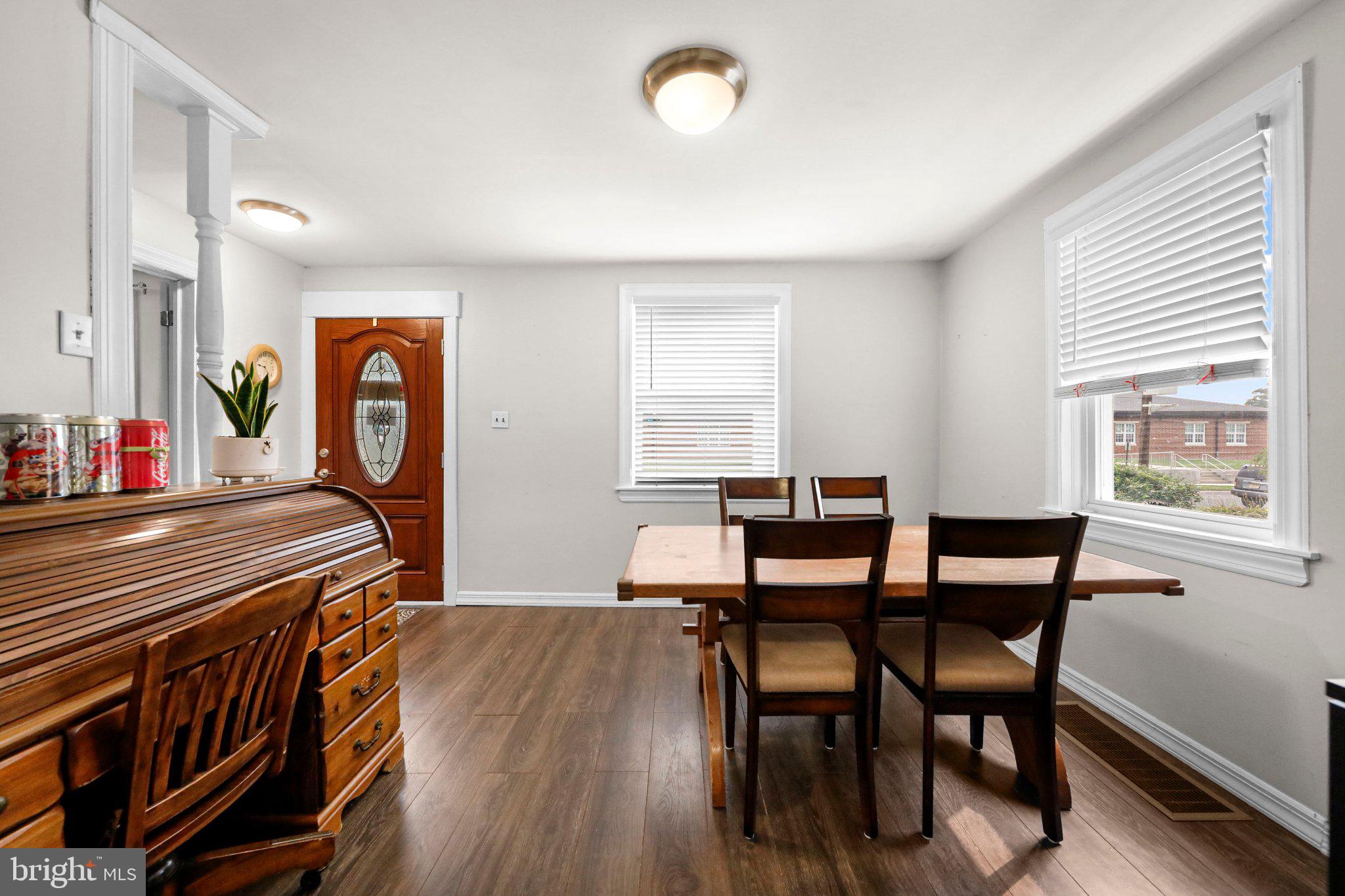 514 Cutler Avenue Maple Shade, NJ 08052 - Photo 4 of 29 Bright and inviting dining space.