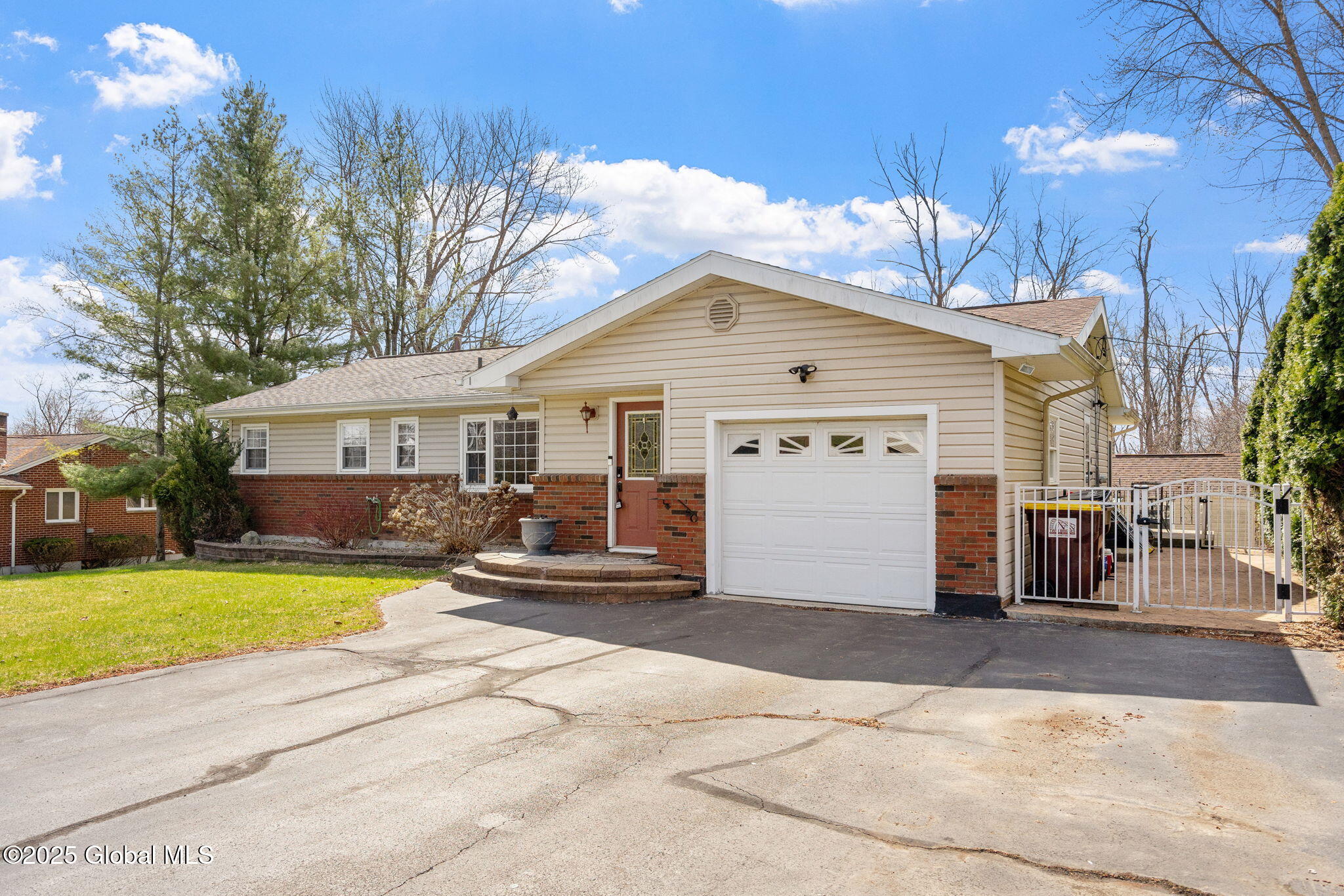 532 Boght Road Colonie, NY 12047 - Photo 4 of 53 3-web-or-mls-532-boght-rd