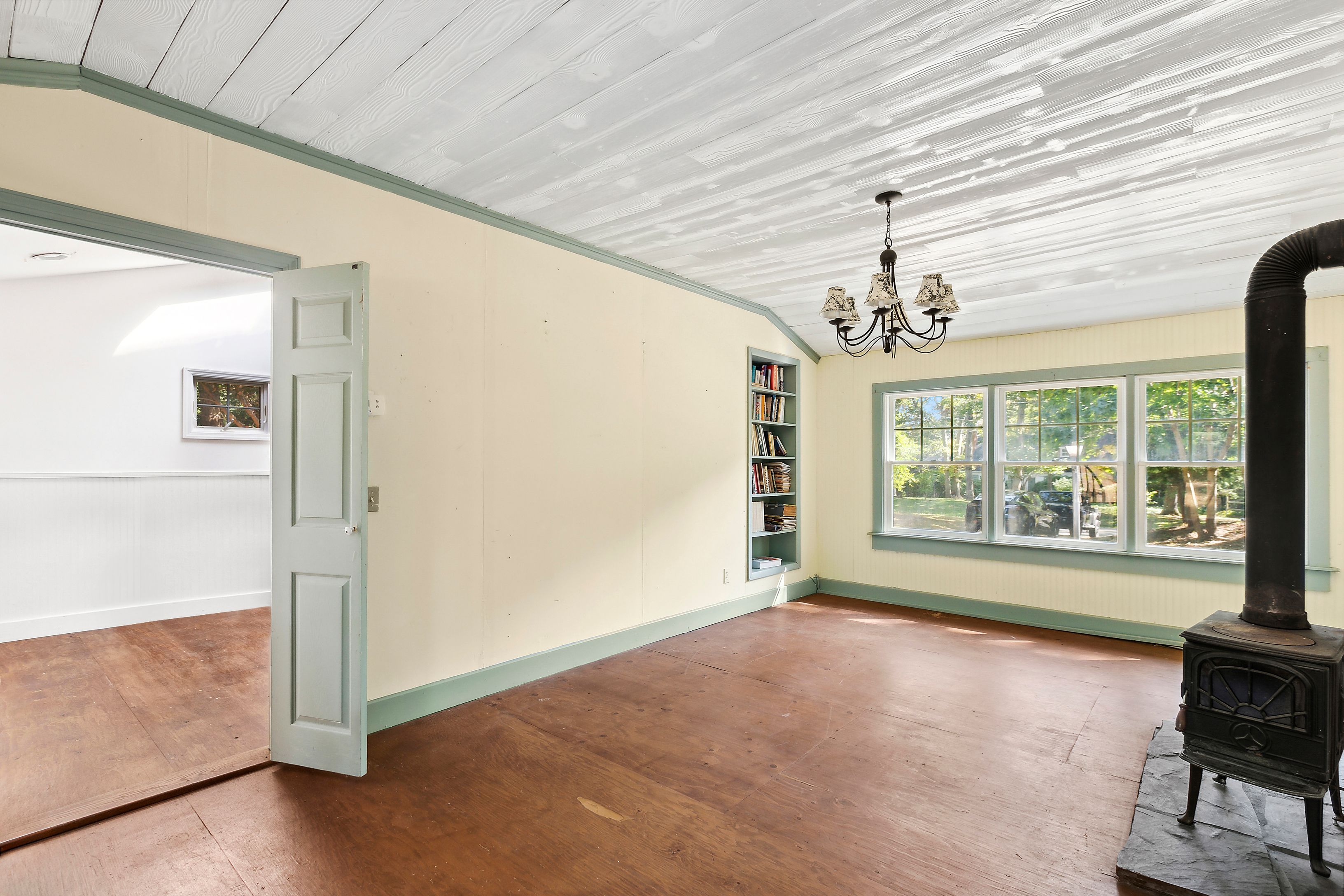190 Kings Point Road East Hampton, NY 11937 - Photo 9 of 18 Gallery Image 9