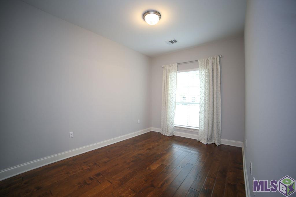 11516 Cottageview Lane Baton Rouge, LA 70816 - Photo 10 of 15 Guest Bedroom