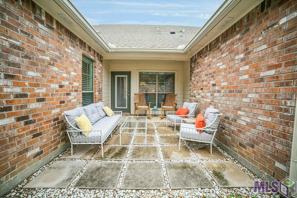 11516 Cottageview Lane Baton Rouge, LA 70816 - Photo 12 of 15 Great Outside Living Space