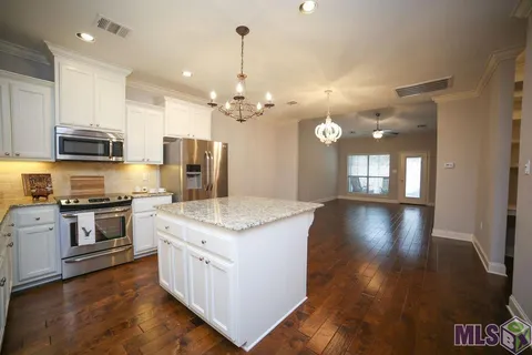 $215,000 | 11516 Cottageview Lane, Baton Rouge, LA 70816