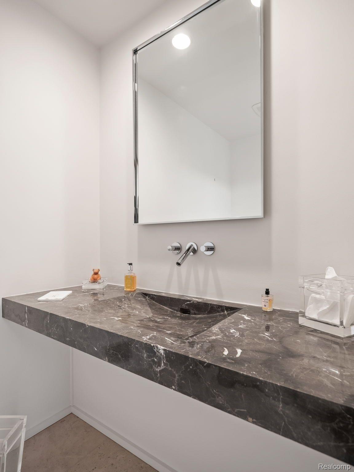 1850 East Vly Road Bloomfield Hills, MI 48304 - Photo 23 of 60 Powder Room