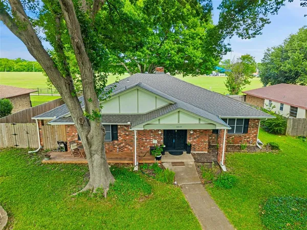 $319,900 | 1012 Townsend Lane, DeSoto, TX 75115