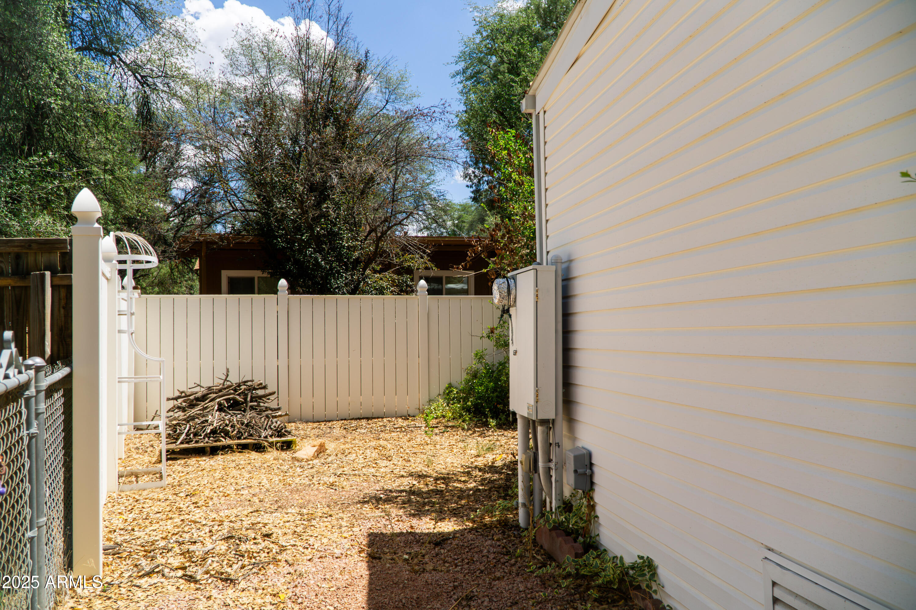 1507 North Bell Circle Payson, AZ 85541 - Photo 43 of 57 (42) Left Side Yard