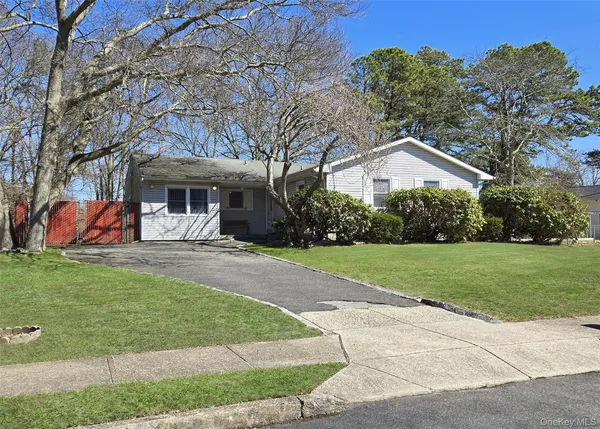 $549,000 | 7 Clair Avenue, Holbrook, NY 11741