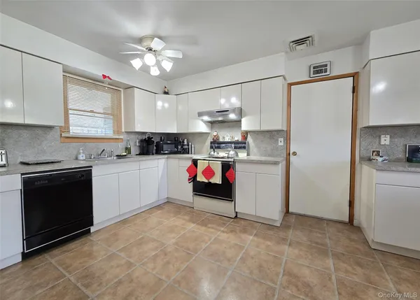 $549,000 | 7 Clair Avenue, Holbrook, NY 11741