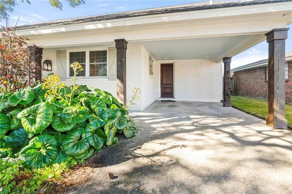 $675,000 | 212 Nelson Drive, River Ridge, LA 70123