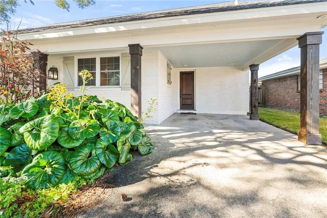 $675,000 | 212 Nelson Drive, River Ridge, LA 70123