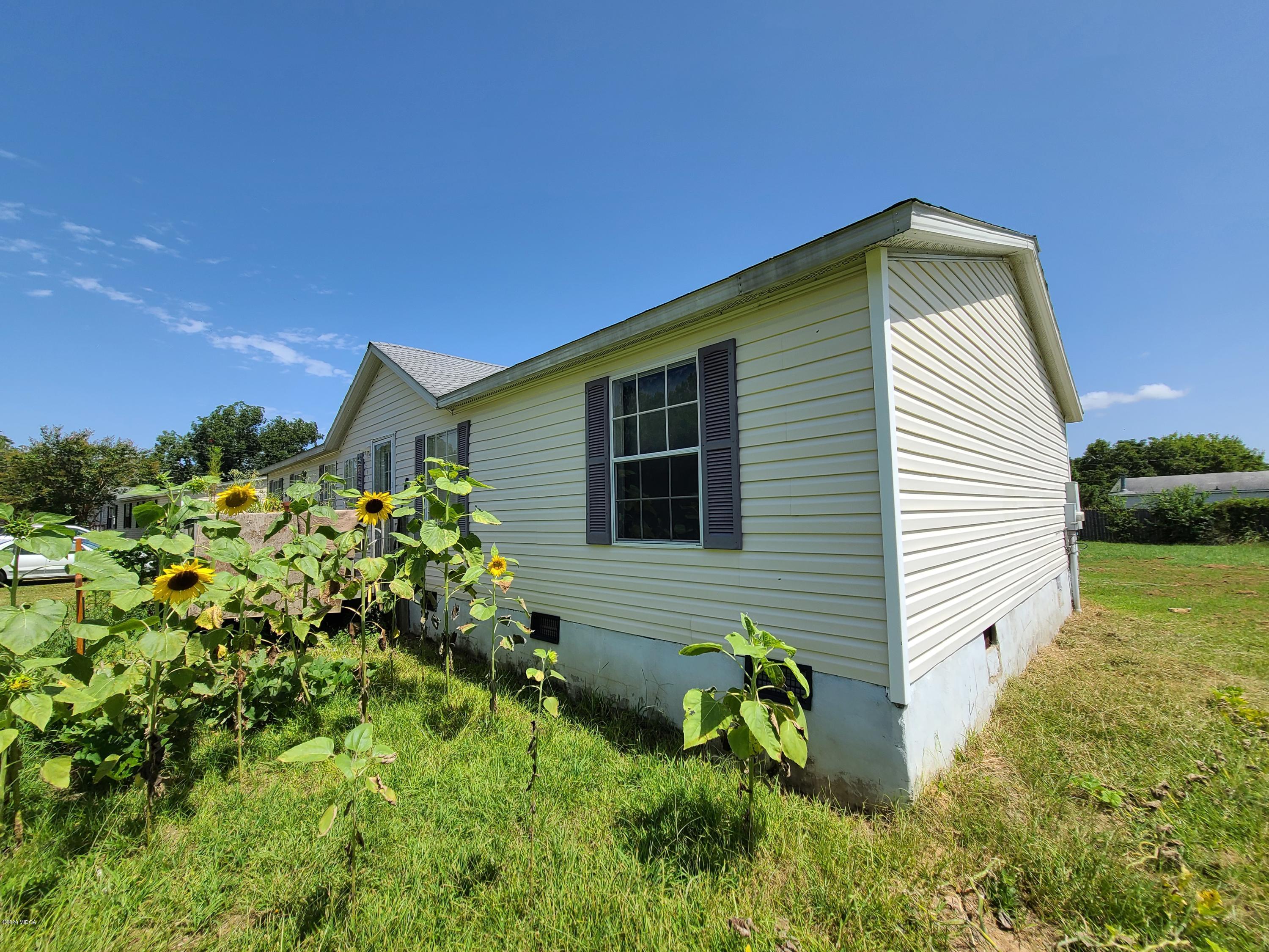 512 Boy Scout Road Byron, GA 31008 - Photo 5 of 12 a view of a house with a yard