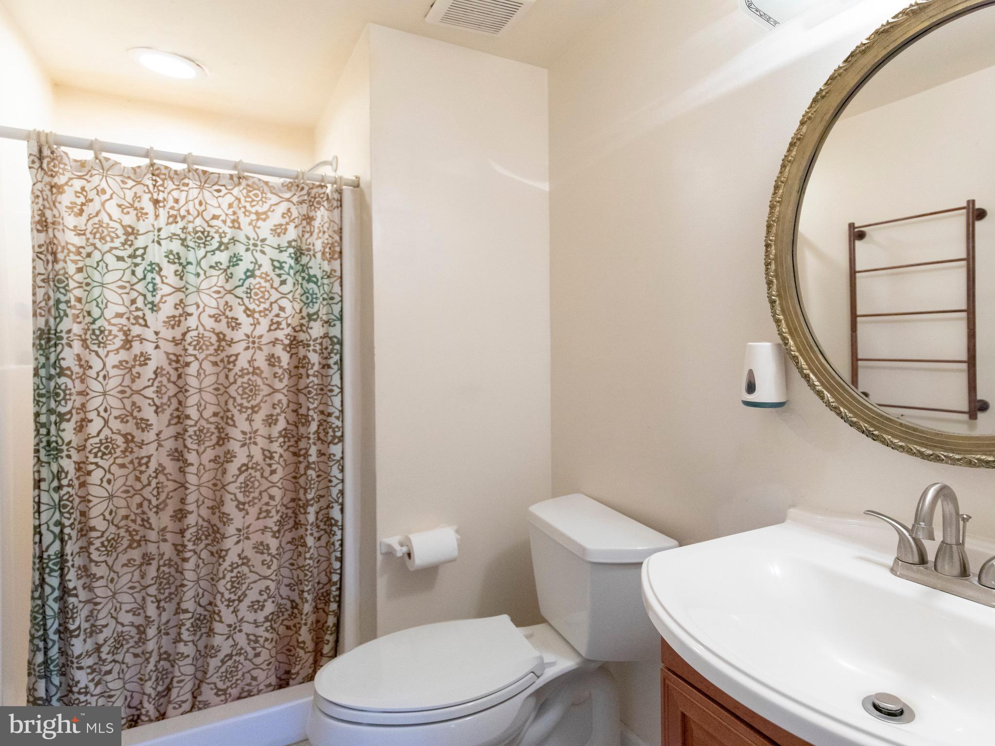 17661 Kohlhoss Road Poolesville, MD 20837 - Photo 13 of 23 Master Bathroom