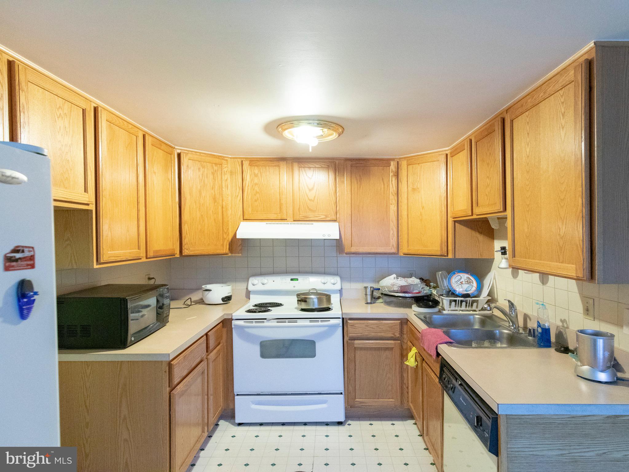 17661 Kohlhoss Road Poolesville, MD 20837 - Photo 3 of 23 Kitchen