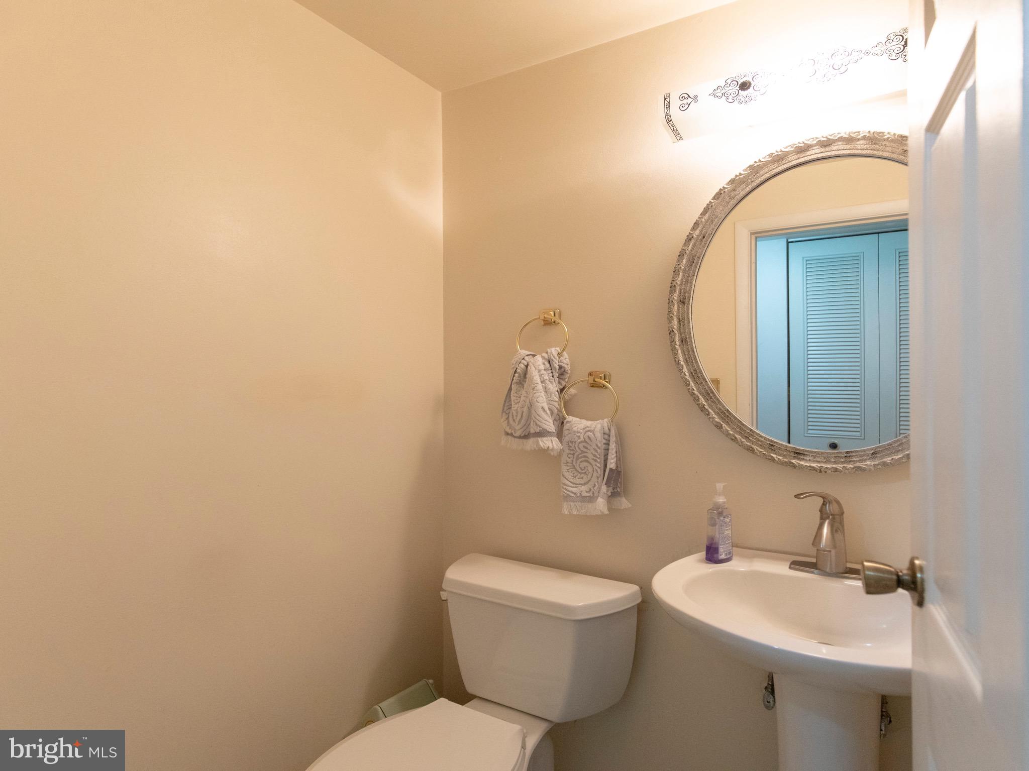 17661 Kohlhoss Road Poolesville, MD 20837 - Photo 6 of 23 Half Bath