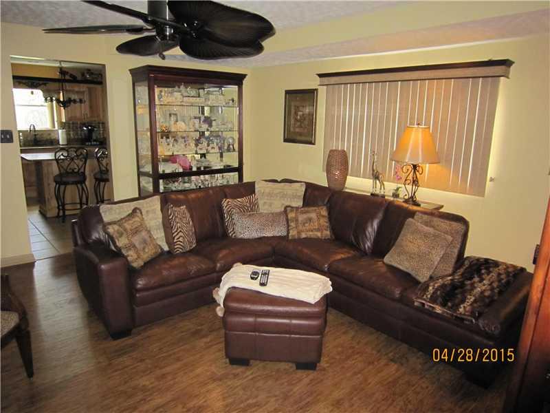 534 McClellandtown Road Uniontown, PA 15401 - Photo 4 of 18 Living Room.