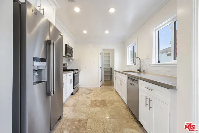 $4,350 | 3807 West 59th Place, Los Angeles, CA 90043