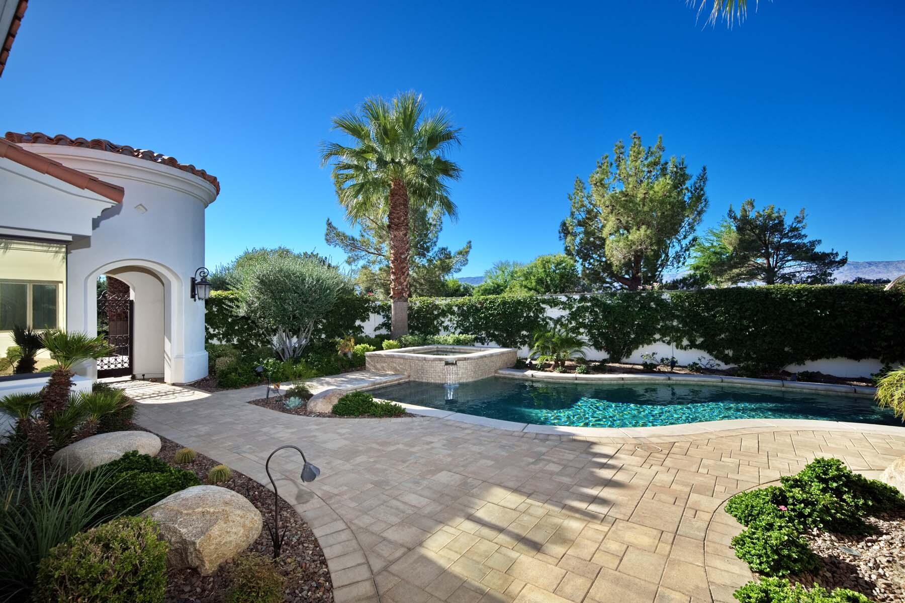 76054 Via Saturnia Indian Wells, CA 92210 - Photo 9 of 61 Courtyard Pool