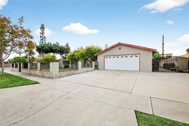 a view of a house with a yard and garage
