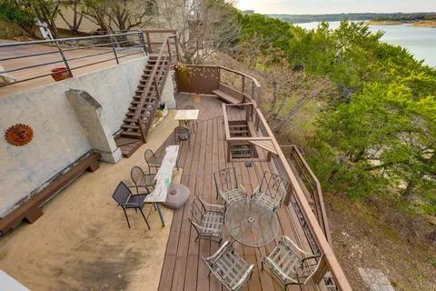 $1,495,000 | 21008 West Lakeshore Drive, Spicewood, TX 78669