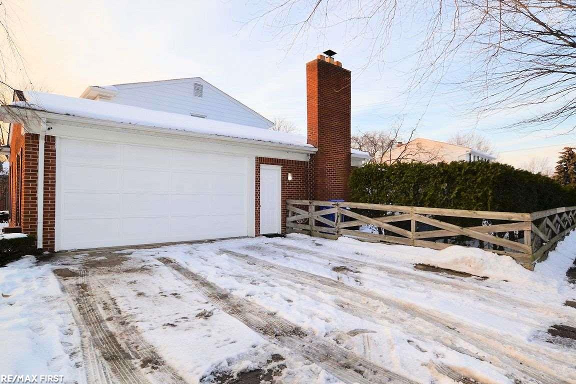 18489 Davidson Road Fraser, MI 48026 - Photo 34 of 43 31337935-33.JPG