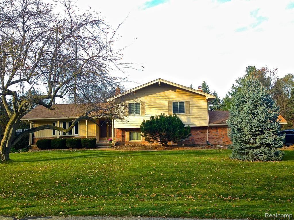 2452 Blockton Road Rochester Hills, MI 48306 - Photo 1 of 21
