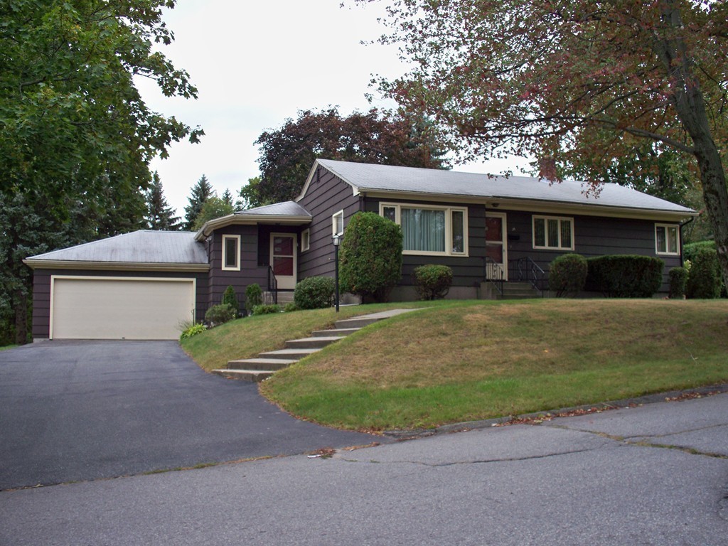 30 Crowningshield Road Worcester, MA 01604 - Photo 2 of 23 Gallery Image 2