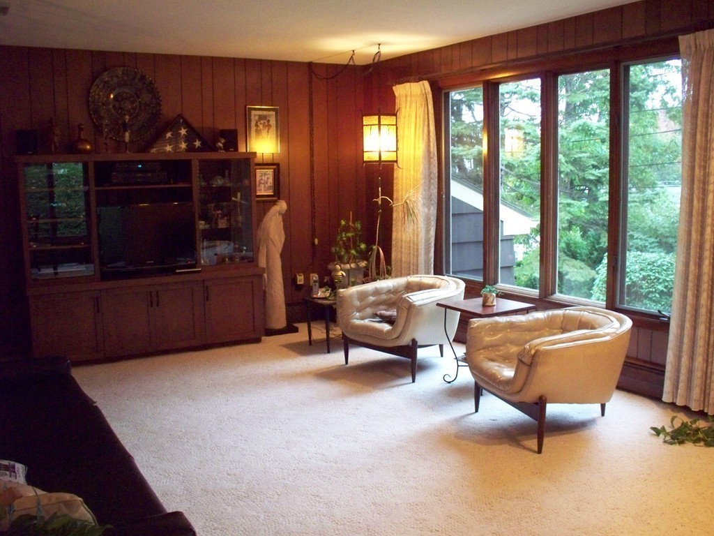 30 Crowningshield Road Worcester, MA 01604 - Photo 4 of 23 Gallery Image 4