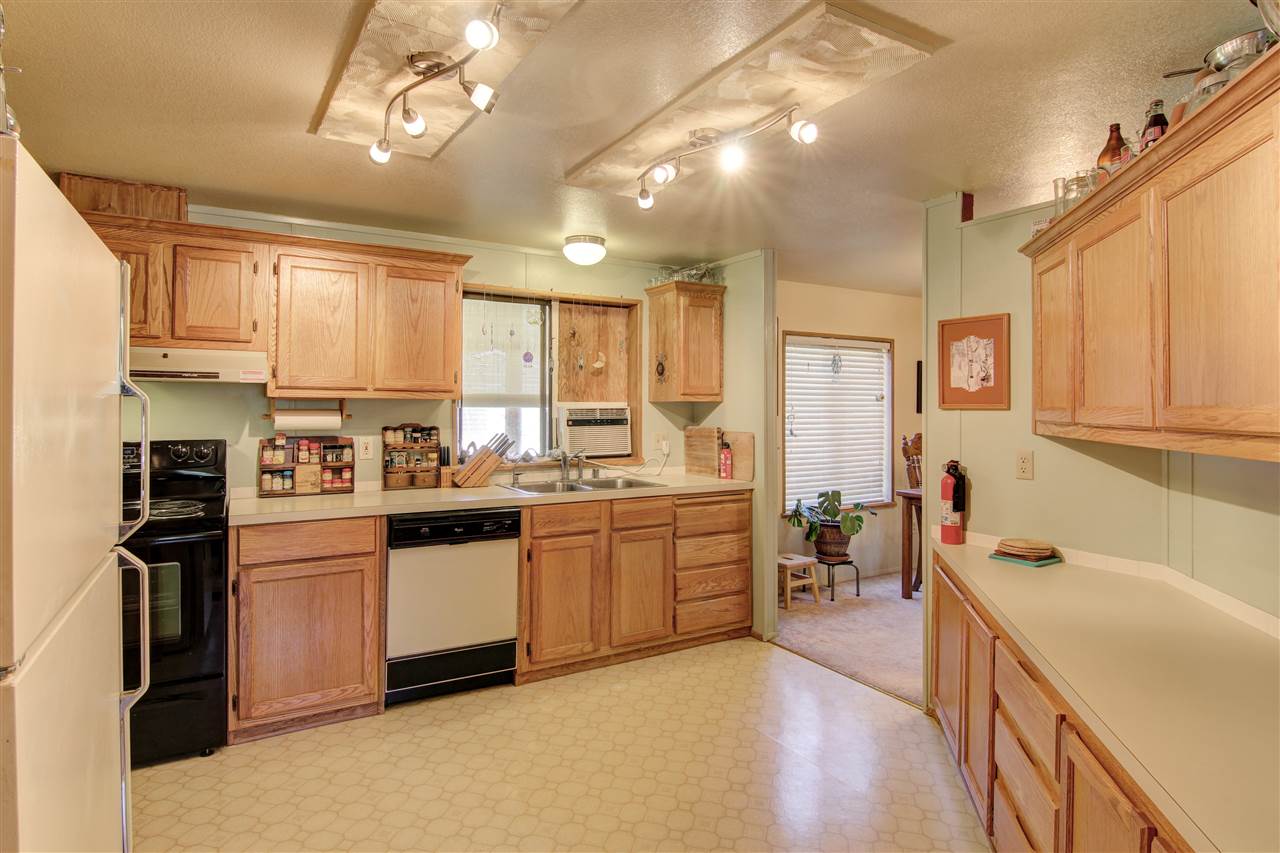 4668 Price Road Clayton, WA 99110 - Photo 5 of 20