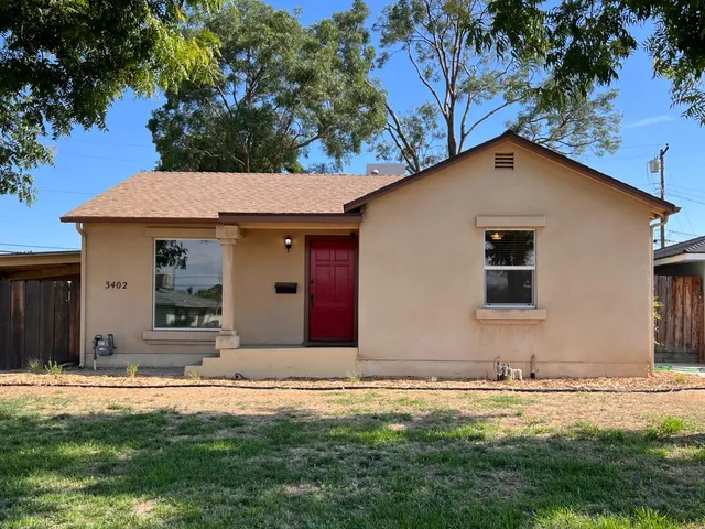 a front view of house with yard
