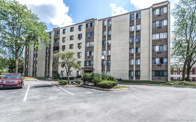 $149,899 | 9745 Karlov Avenue, Unit 607, Oak Lawn, IL 60453