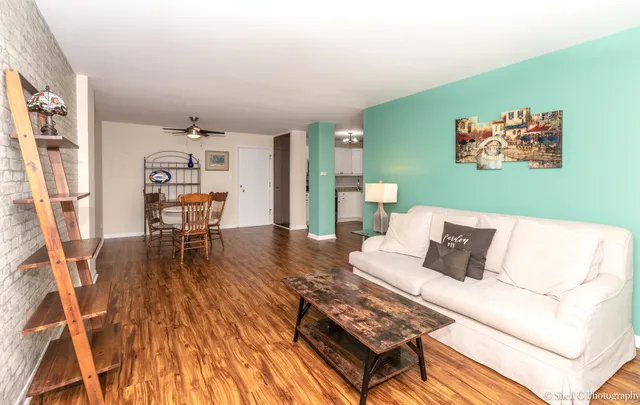 $149,899 | 9745 Karlov Avenue, Unit 607, Oak Lawn, IL 60453