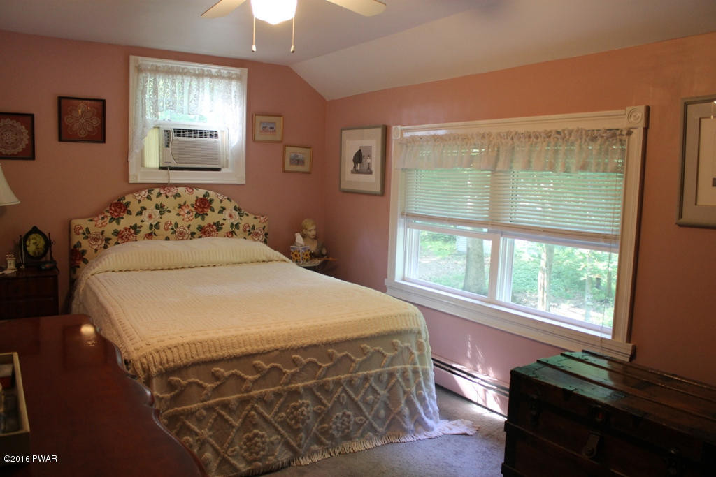 325 Rowe Street Hawley, PA 18428 - Photo 23 of 37