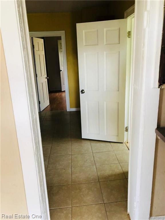 16 East James Street River Rouge, MI 48218 - Photo 5 of 12