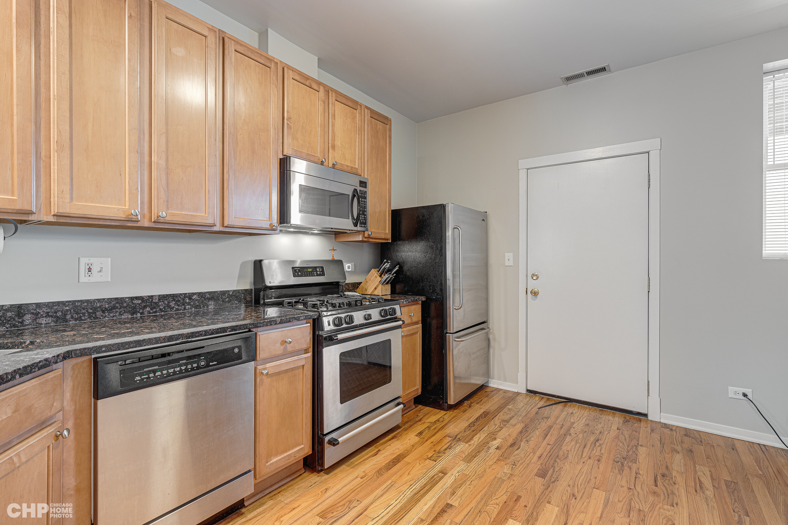 3124 West Cullom Avenue, Unit 2 Chicago, IL 60618 - Photo 7 of 16