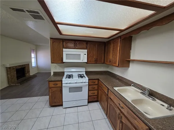 $1,165 | 6671 West Tropicana Avenue, Unit 103, Las Vegas, NV 89103