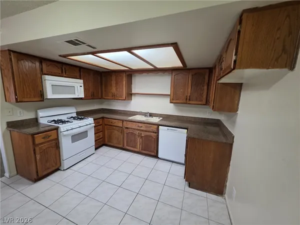 $1,165 | 6671 West Tropicana Avenue, Unit 103, Las Vegas, NV 89103