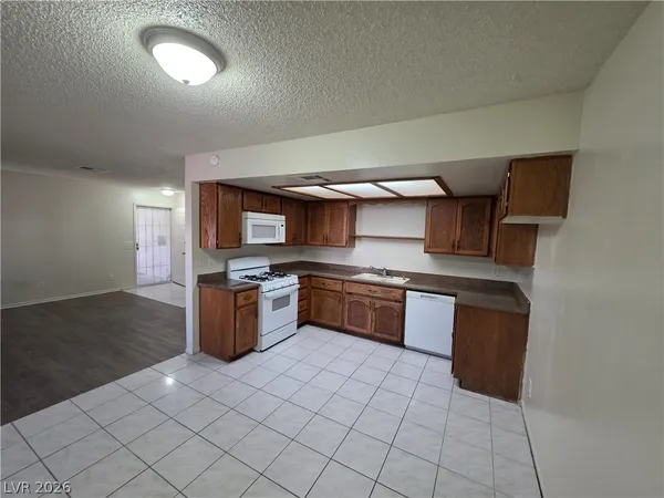 $1,165 | 6671 West Tropicana Avenue, Unit 103, Las Vegas, NV 89103