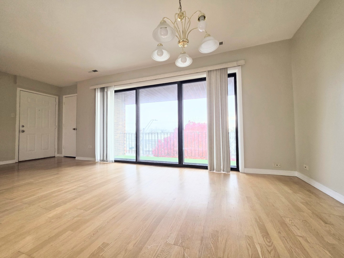 4818 West 122nd Street, Unit 3W Alsip, IL 60803 - Photo 2 of 21 a view of an empty room with a window