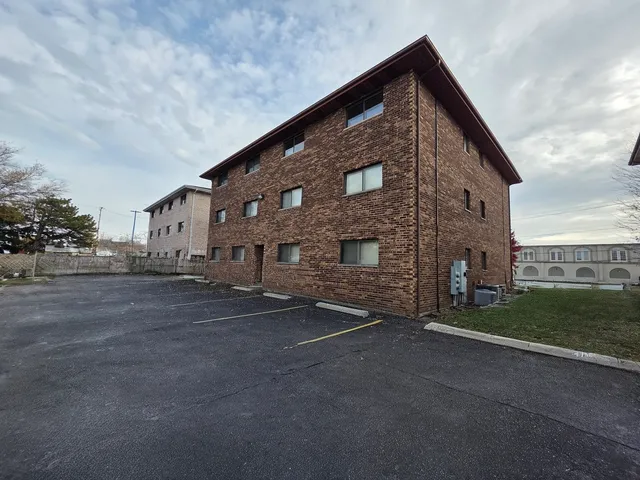 $189,900 | 4818 West 122nd Street, Unit 3W, Alsip, IL 60803