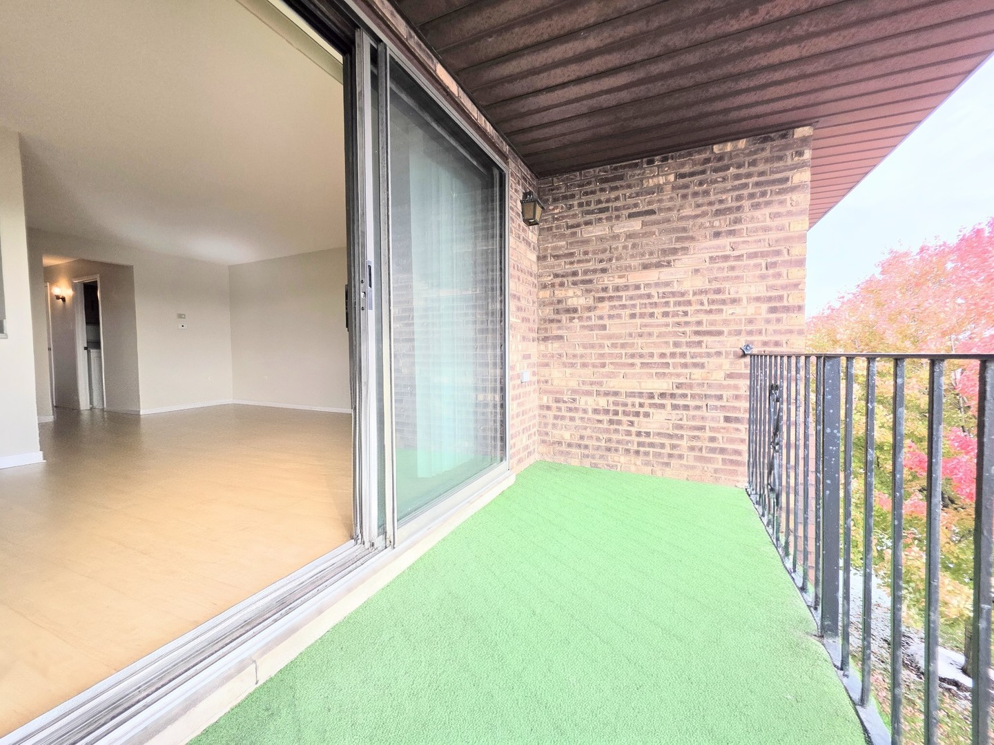 4818 West 122nd Street, Unit 3W Alsip, IL 60803 - Photo 8 of 21 a view of a porch with a yard