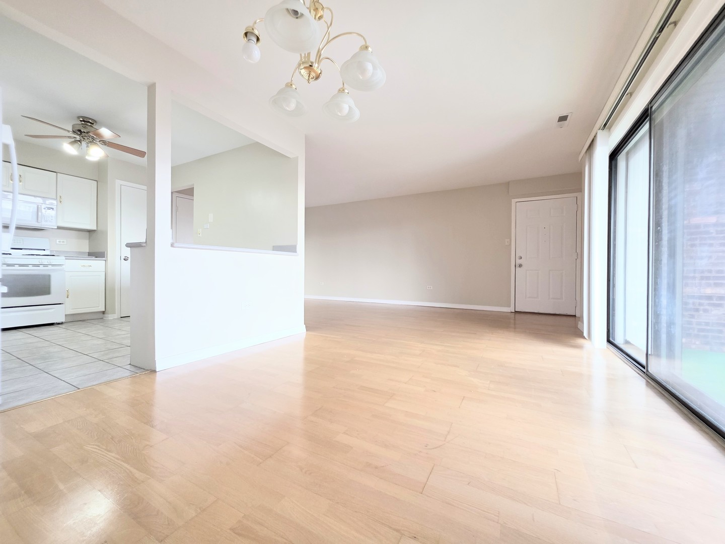 4818 West 122nd Street, Unit 3W Alsip, IL 60803 - Photo 9 of 21 a view of an empty room with a window