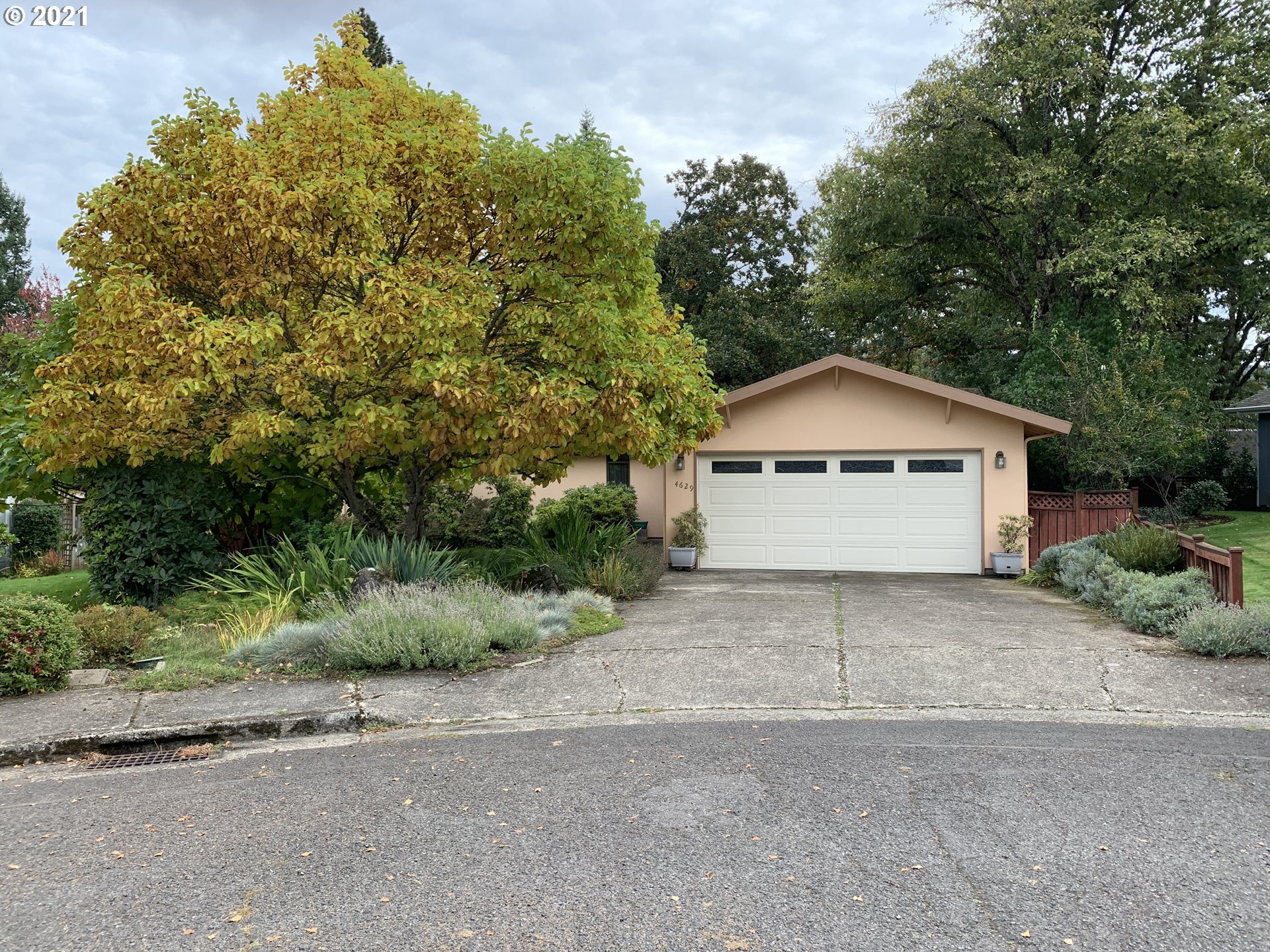 4629 Fox Hollow Road Eugene, OR 97405 - Photo 1 of 32 Gallery Image 1