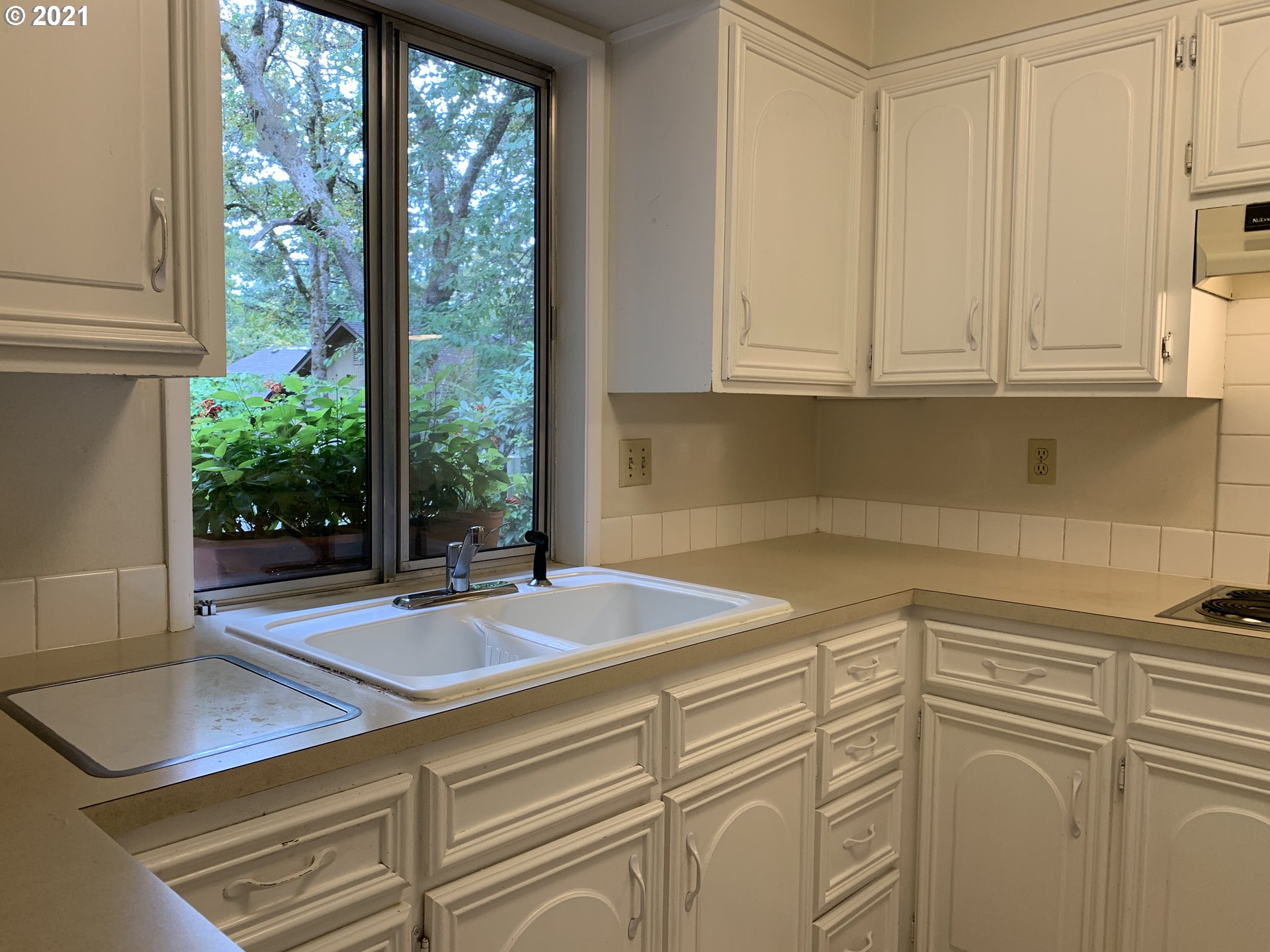 4629 Fox Hollow Road Eugene, OR 97405 - Photo 13 of 32 Gallery Image 13